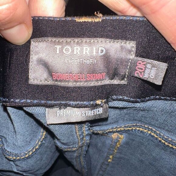 Torrid bombshell skinny 20 slimming stretchy jeans - Picture 3 of 4